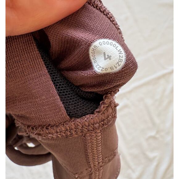 Lululemon High Neck Brown Sports Bra Size 4 - Great Condition - Picture 3 of 3